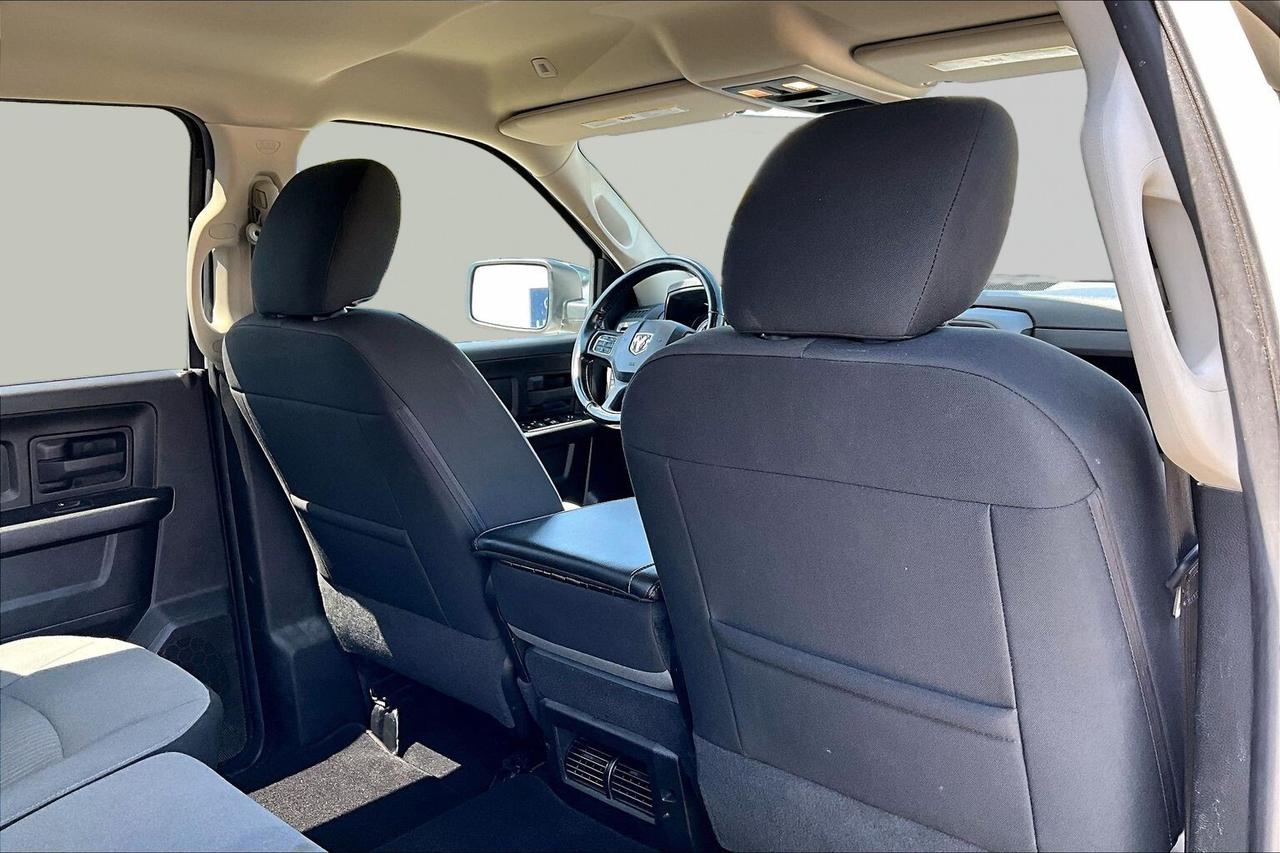 2022 RAM 1500 Classic TRADESMAN 4WD   HEMI V8   ACCIDENT FREE   1 OWNER Photo