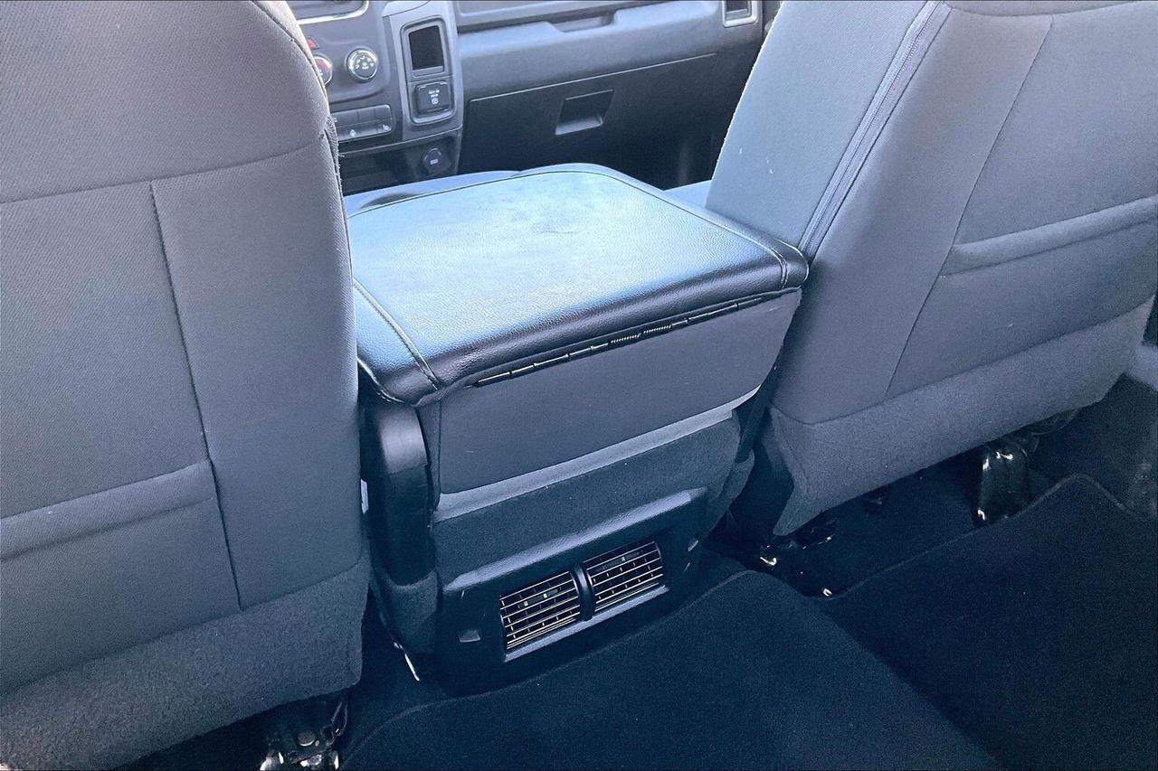 2022 RAM 1500 Classic TRADESMAN 4WD   HEMI V8   ACCIDENT FREE   1 OWNER Photo