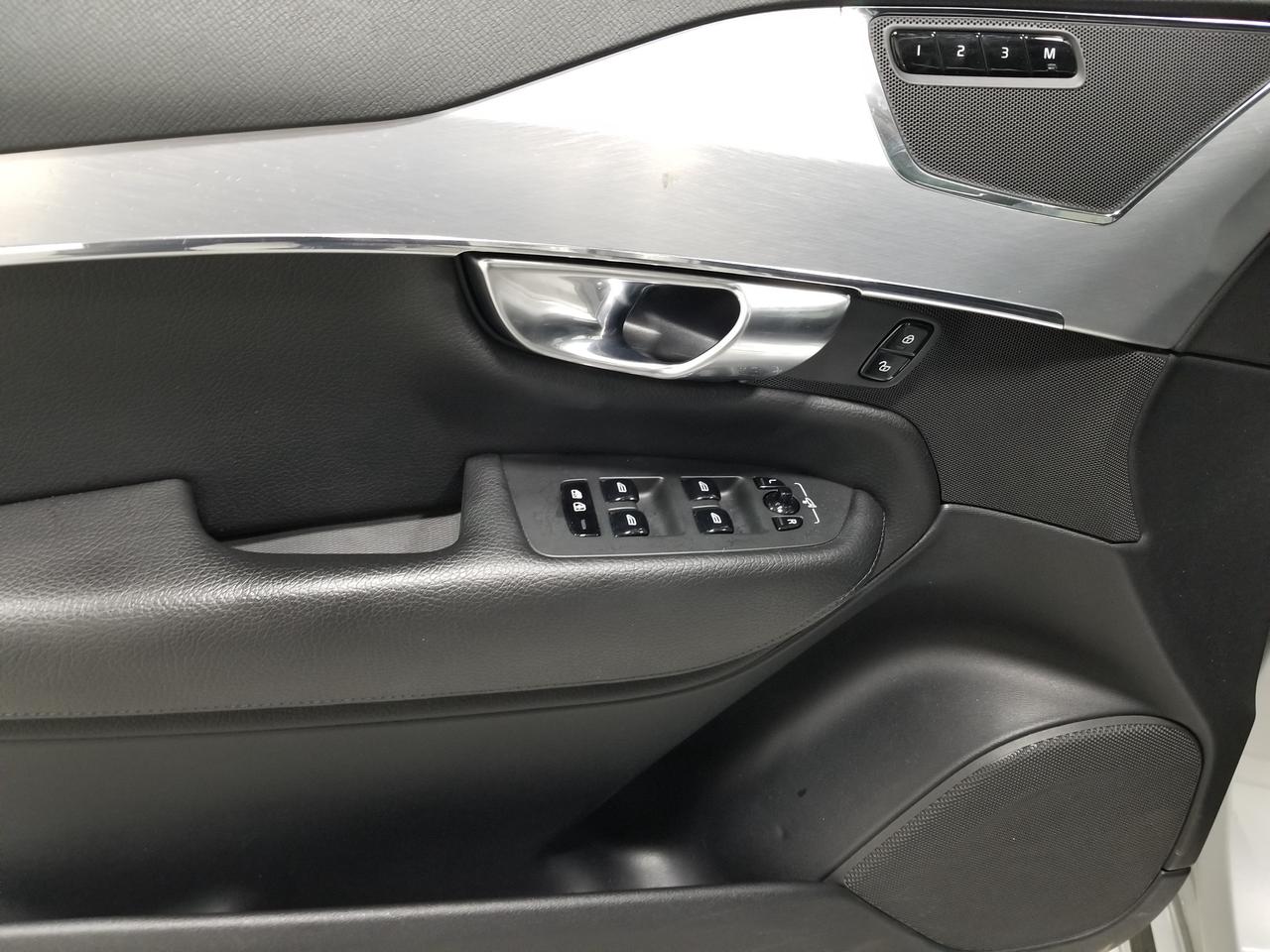 2018 Volvo XC90 T6 Momentum 4dr All-Wheel Drive Photo