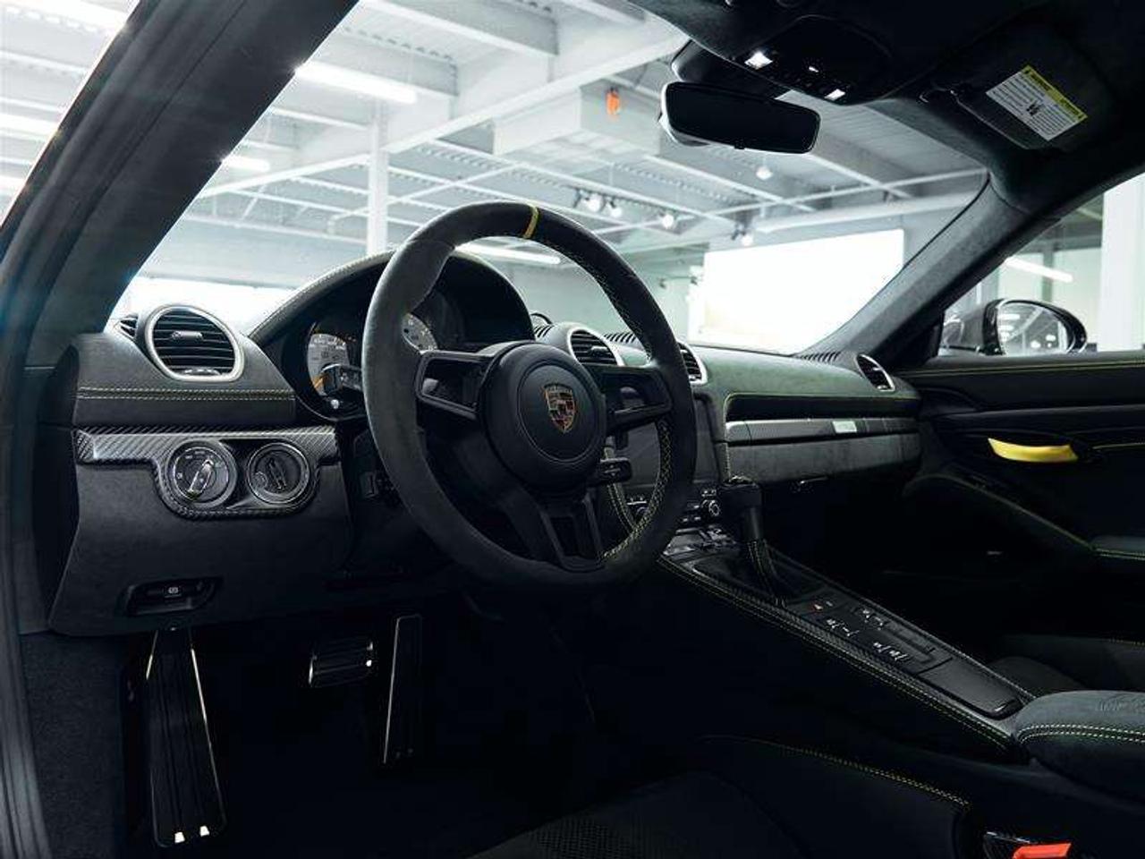 2024 Porsche 718 Cayman GT4 RS Coupe Photo