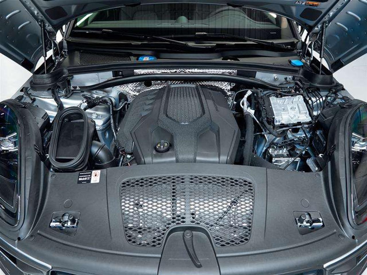 2026 Porsche Macan T AWD Photo
