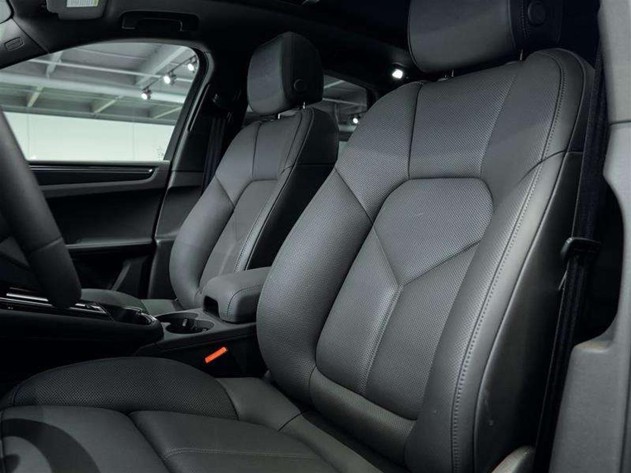 2026 Porsche Macan T AWD Photo