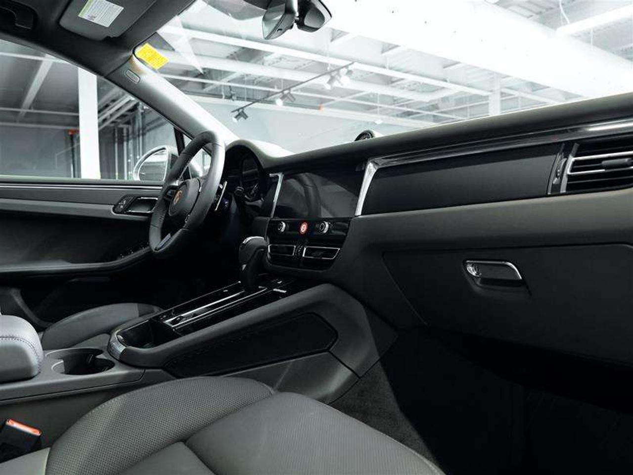 2026 Porsche Macan T AWD Photo
