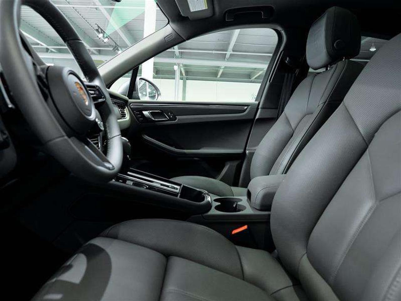 2026 Porsche Macan T AWD Photo