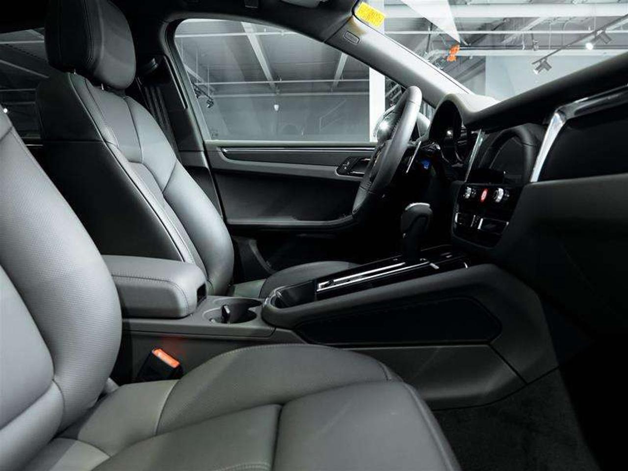 2026 Porsche Macan T AWD Photo