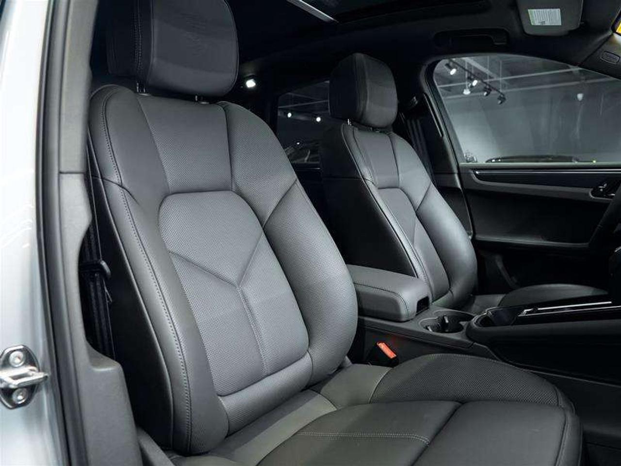 2026 Porsche Macan T AWD Photo