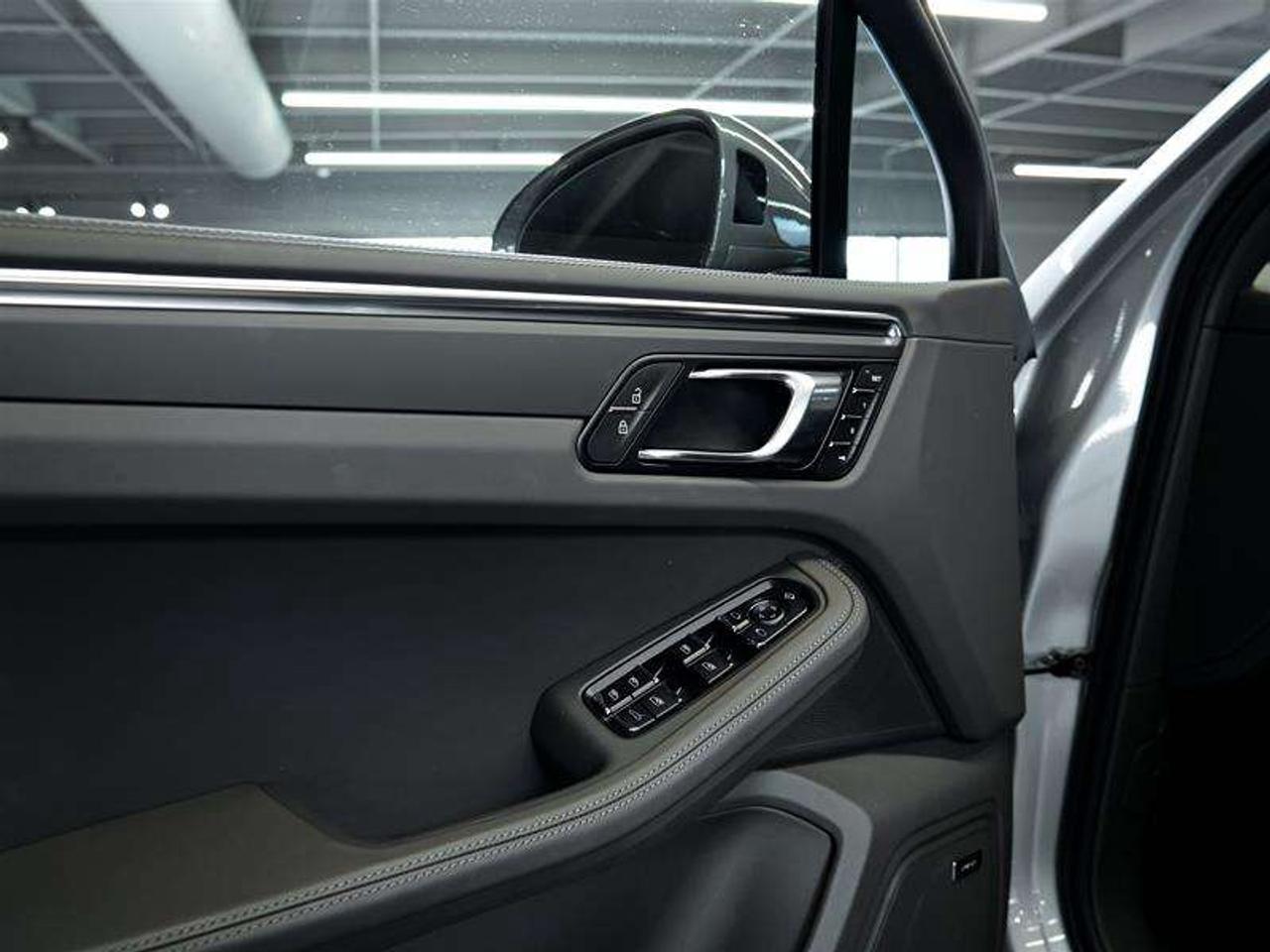 2026 Porsche Macan T AWD Photo