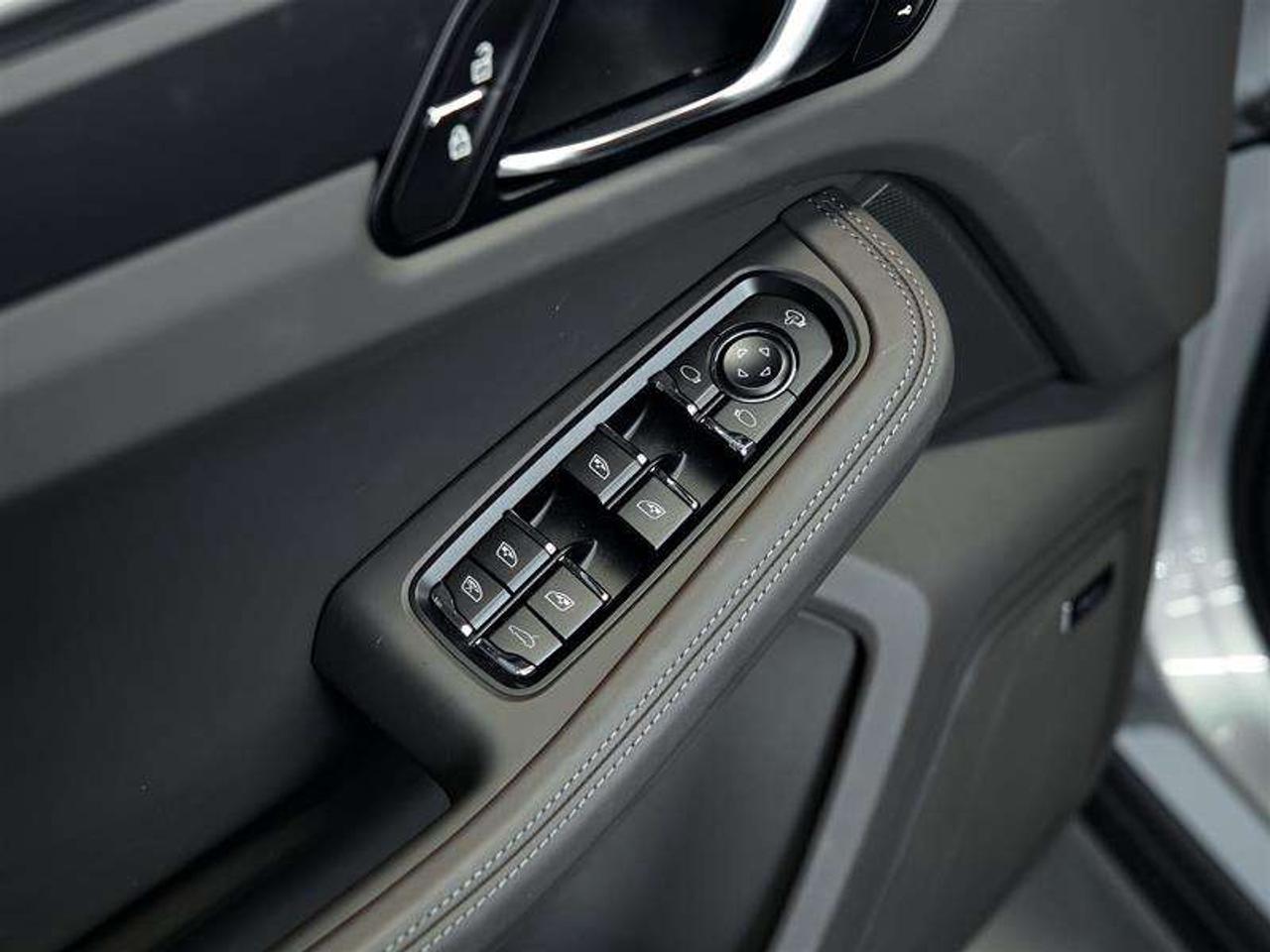 2026 Porsche Macan T AWD Photo