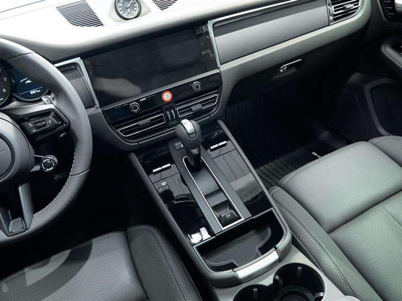 2026 Porsche Macan T AWD Photo