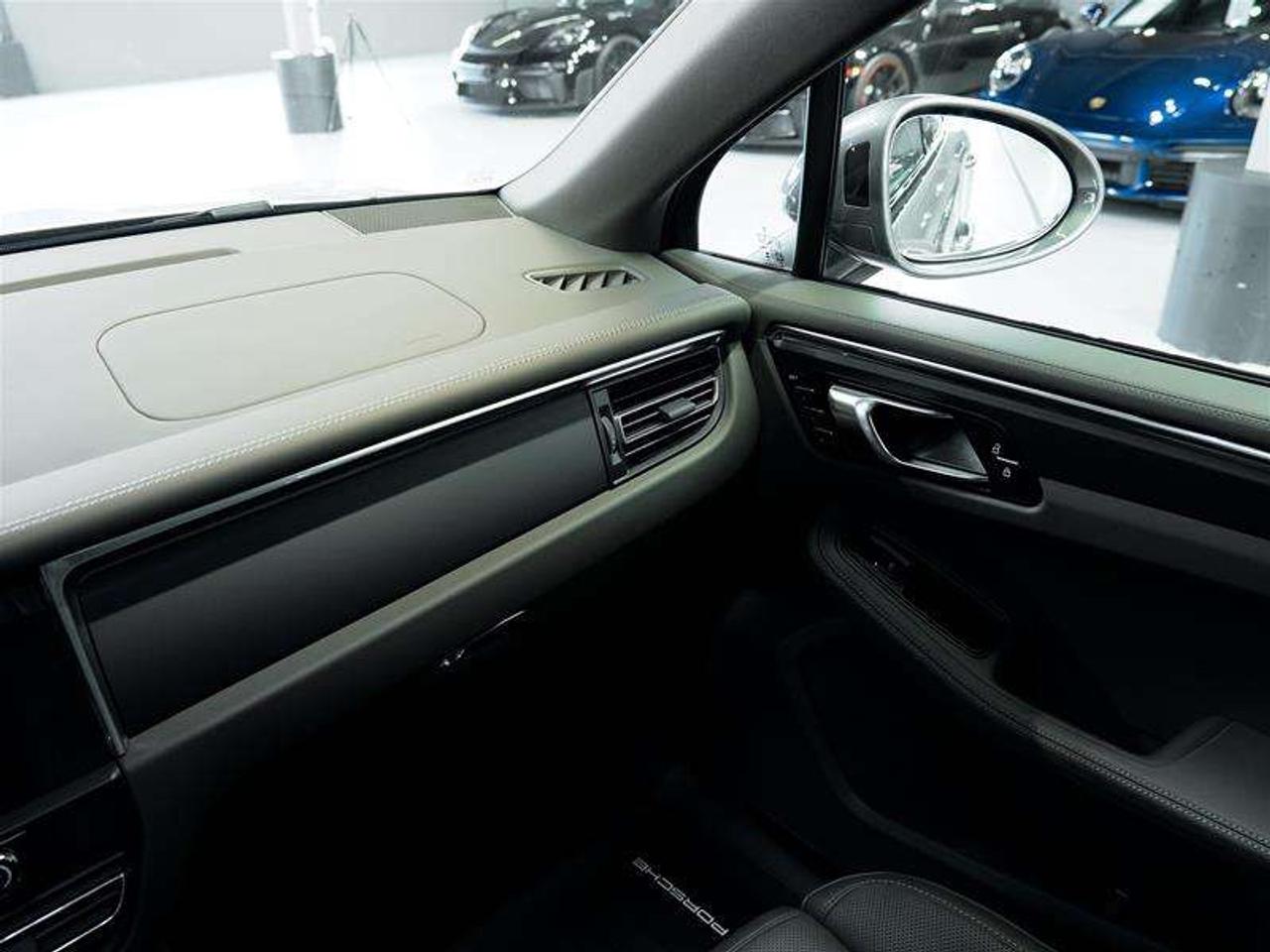 2026 Porsche Macan T AWD Photo