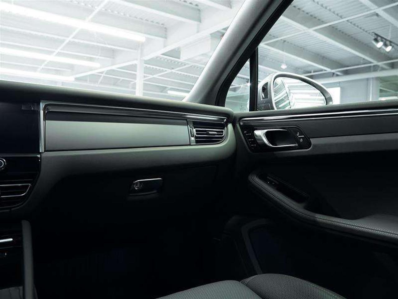 2026 Porsche Macan T AWD Photo