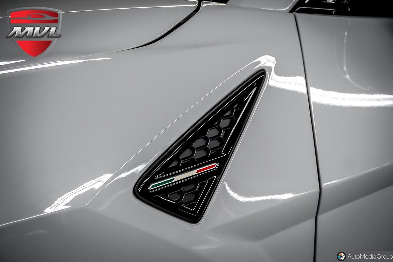 2022 Lamborghini Urus  Photo