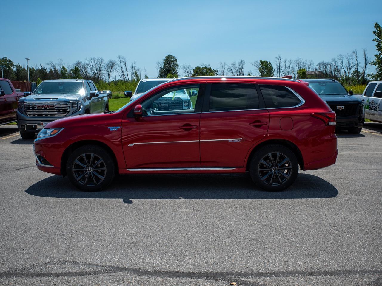 2018 Mitsubishi Outlander PHEV - Rain Sensing Wipers   Blind Spot Monitor Photo