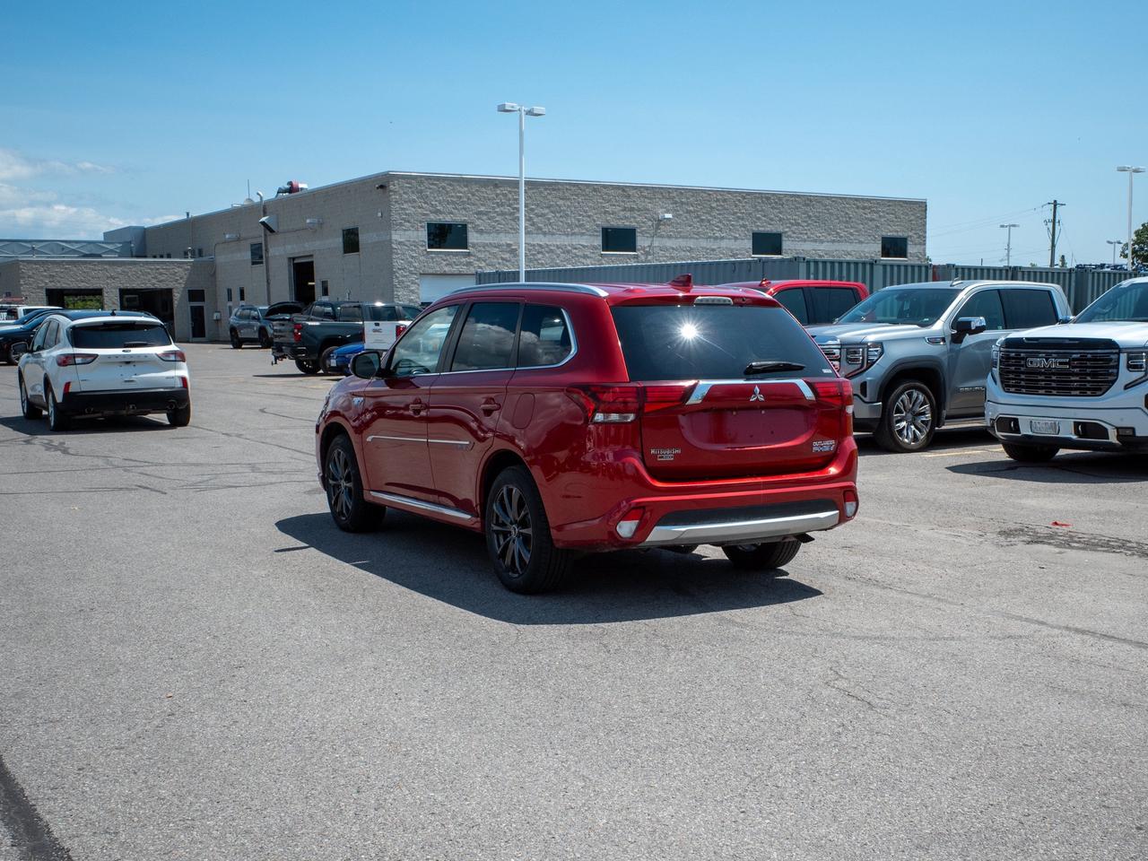 2018 Mitsubishi Outlander PHEV - Rain Sensing Wipers   Blind Spot Monitor Photo