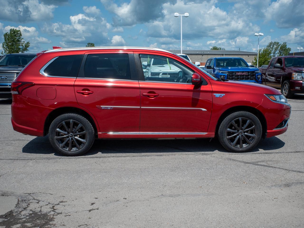 2018 Mitsubishi Outlander PHEV - Rain Sensing Wipers   Blind Spot Monitor Photo