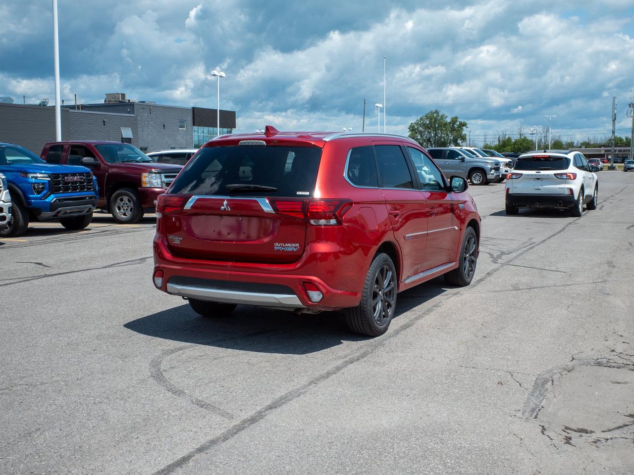 2018 Mitsubishi Outlander PHEV - Rain Sensing Wipers   Blind Spot Monitor Photo
