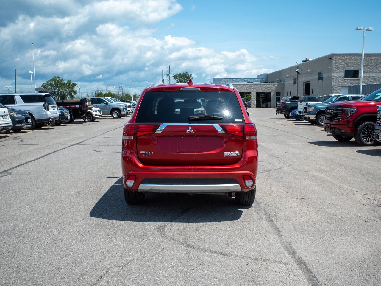2018 Mitsubishi Outlander PHEV - Rain Sensing Wipers   Blind Spot Monitor Photo