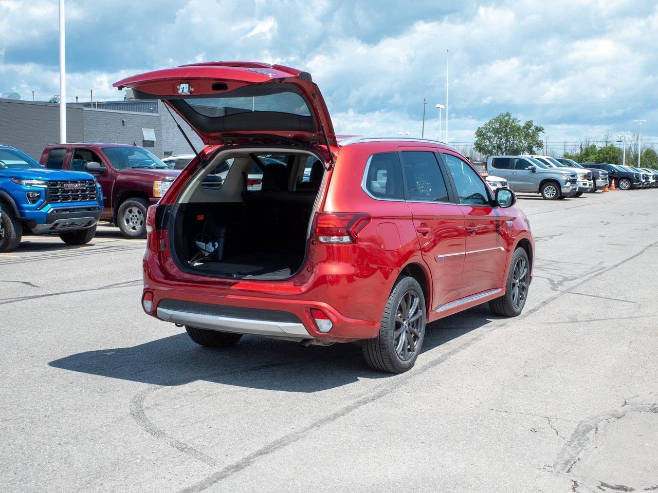 2018 Mitsubishi Outlander PHEV - Rain Sensing Wipers   Blind Spot Monitor Photo