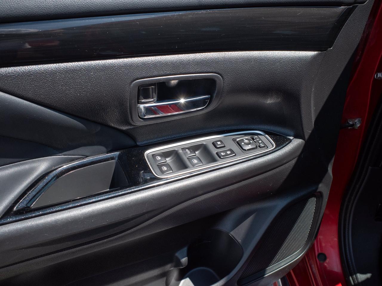 2018 Mitsubishi Outlander PHEV - Rain Sensing Wipers   Blind Spot Monitor Photo