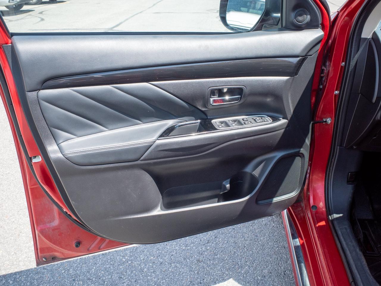 2018 Mitsubishi Outlander PHEV - Rain Sensing Wipers   Blind Spot Monitor Photo