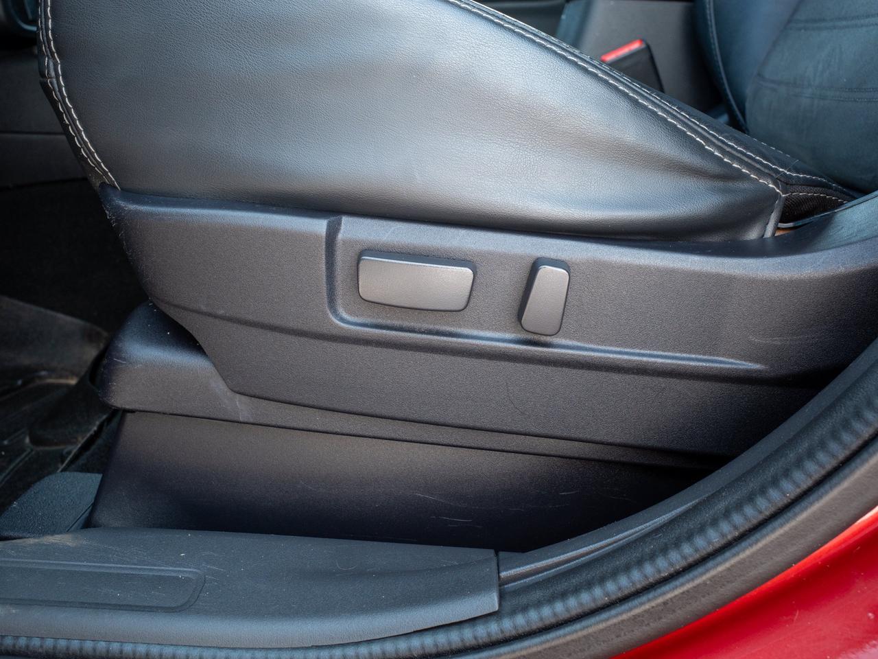 2018 Mitsubishi Outlander PHEV - Rain Sensing Wipers   Blind Spot Monitor Photo