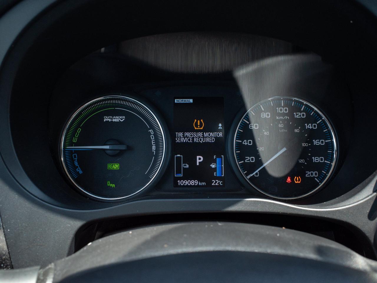 2018 Mitsubishi Outlander PHEV - Rain Sensing Wipers   Blind Spot Monitor Photo