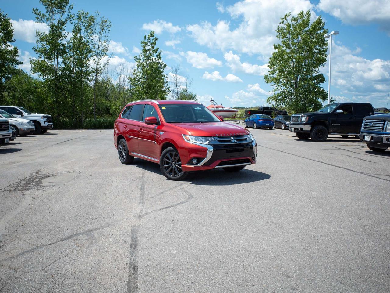 2018 Mitsubishi Outlander - Rain Sensing Wipers   Blind Spot Monitor Photo5