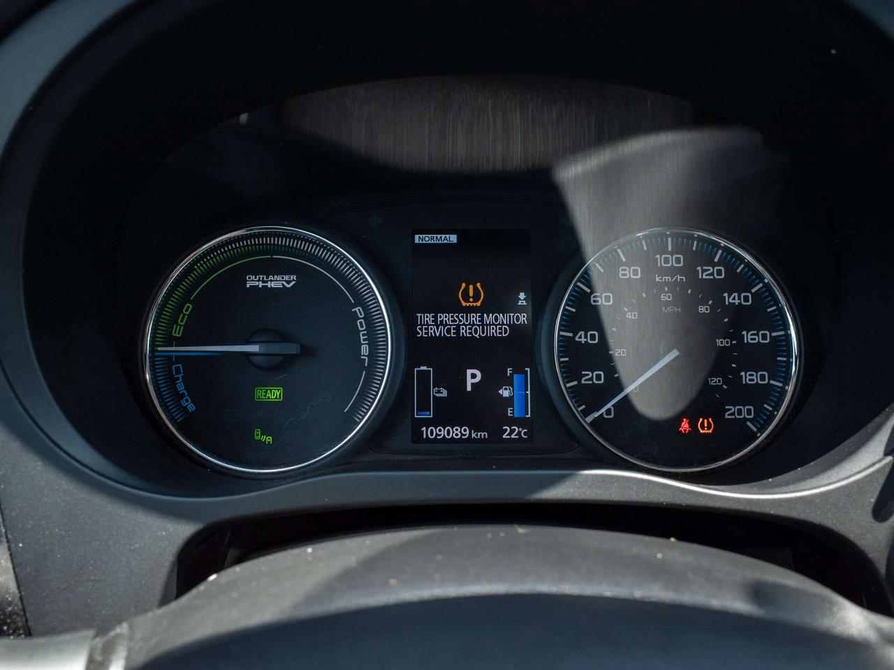 2018 Mitsubishi Outlander - Rain Sensing Wipers   Blind Spot Monitor Photo