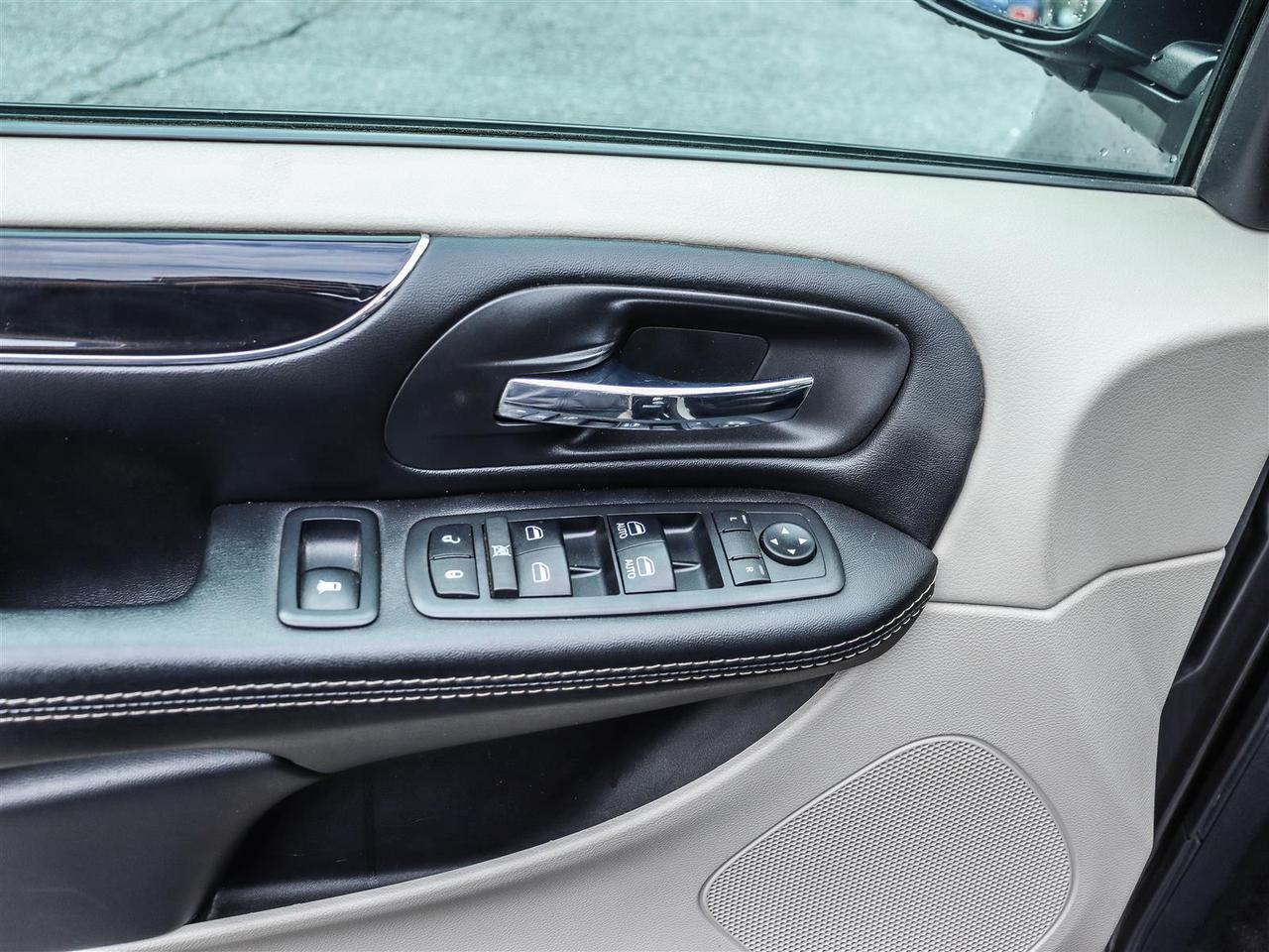 2017 Dodge Grand Caravan SXT Premium Plus Photo