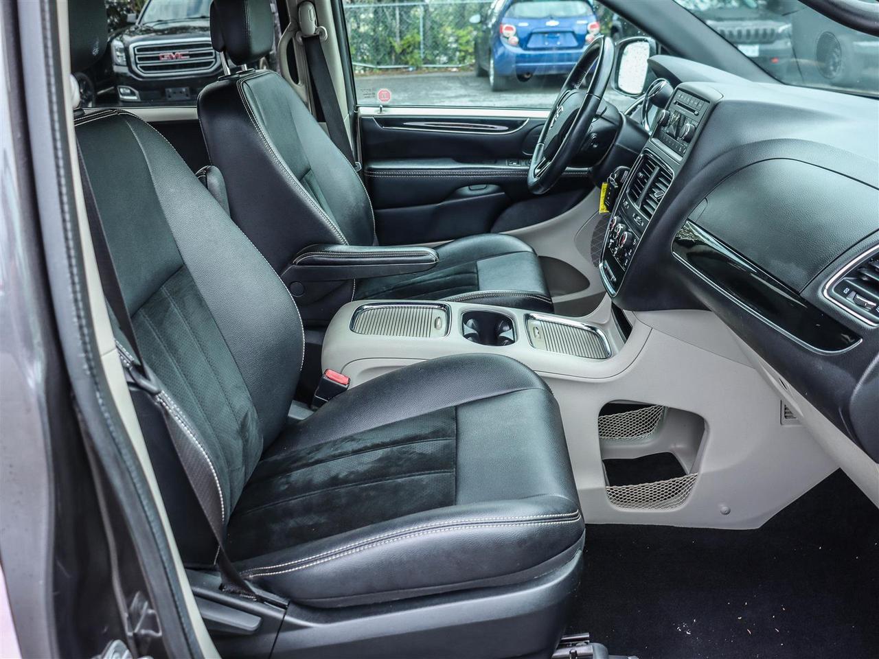 2017 Dodge Grand Caravan SXT Premium Plus Photo