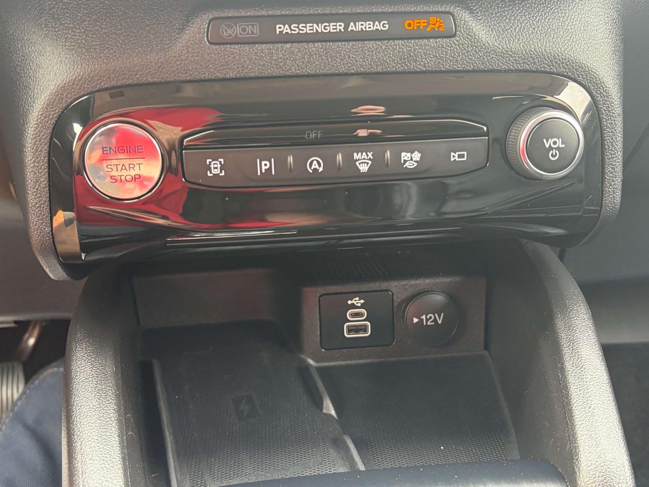 2024 Ford Escape PLATINUM/NAV/LEATHER/BELLEVILLE*613*961*8848 Photo