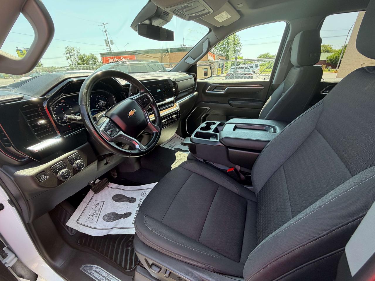 2025 Chevrolet Silverado 1500 LT **CALL BELLEVILLE@613-961-8848 FOR INFO** Photo
