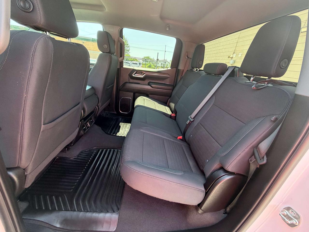 2025 Chevrolet Silverado 1500 LT **CALL BELLEVILLE@613-961-8848 FOR INFO** Photo
