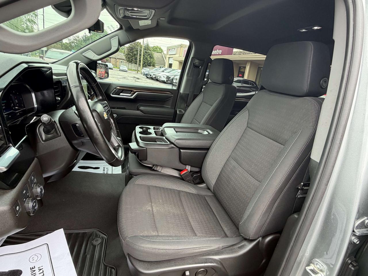 2025 Chevrolet Silverado 1500 LT/4X4/HTD SEATS/B-U CAM/CALL NAPANEE 613-354-2100 Photo