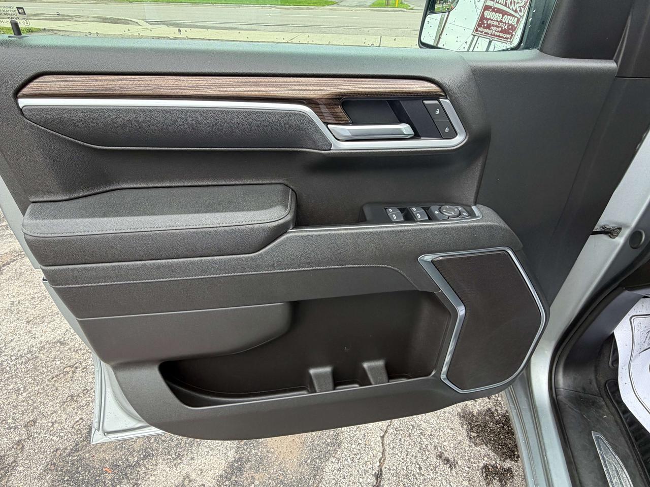 2025 Chevrolet Silverado 1500 LT/4X4/HTD SEATS/B-U CAM/CALL NAPANEE 613-354-2100 Photo