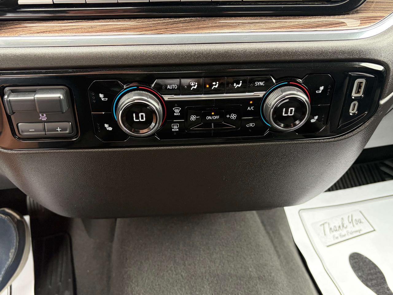 2025 Chevrolet Silverado 1500 LT/4X4/HTD SEATS/B-U CAM/CALL NAPANEE 613-354-2100 Photo