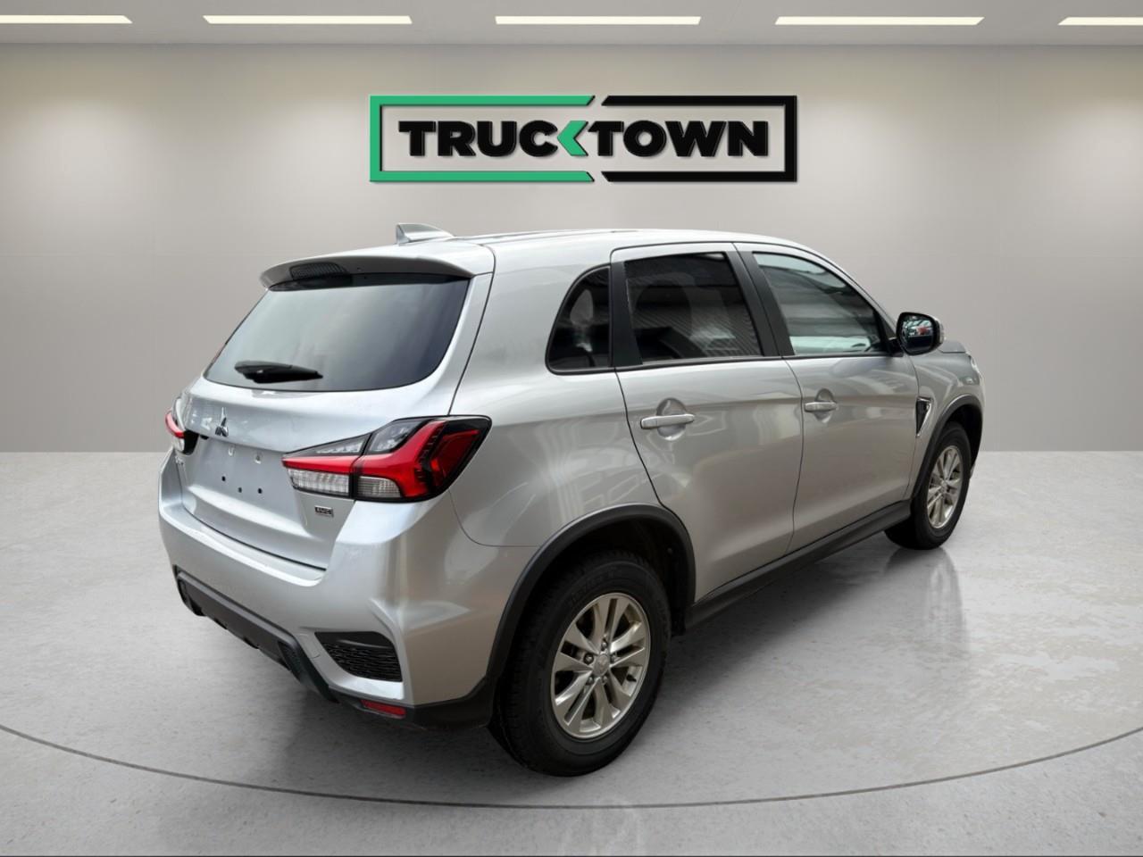 2024 Mitsubishi RVR SE 4dr AWC Photo
