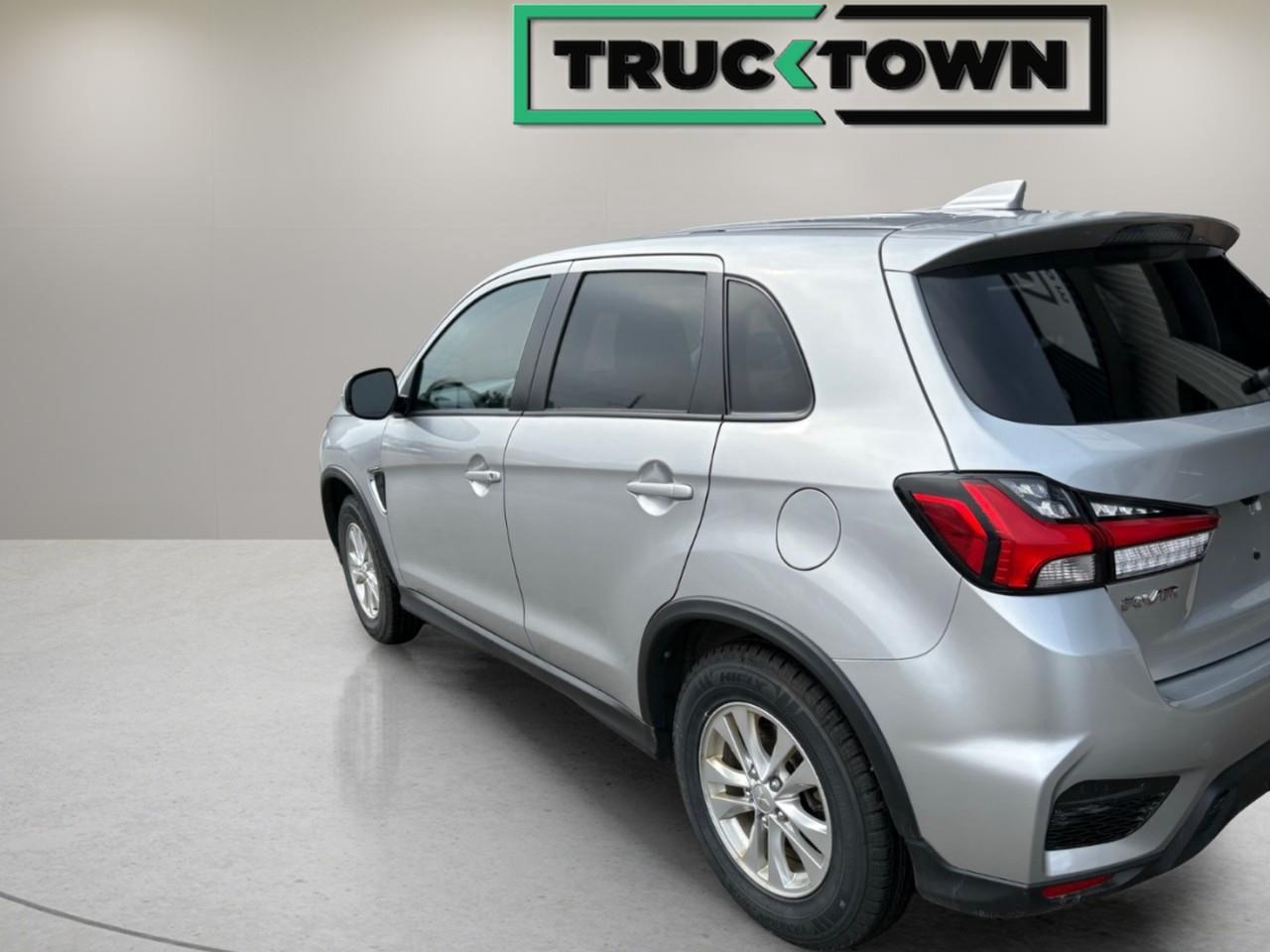 2024 Mitsubishi RVR SE 4dr AWC Photo