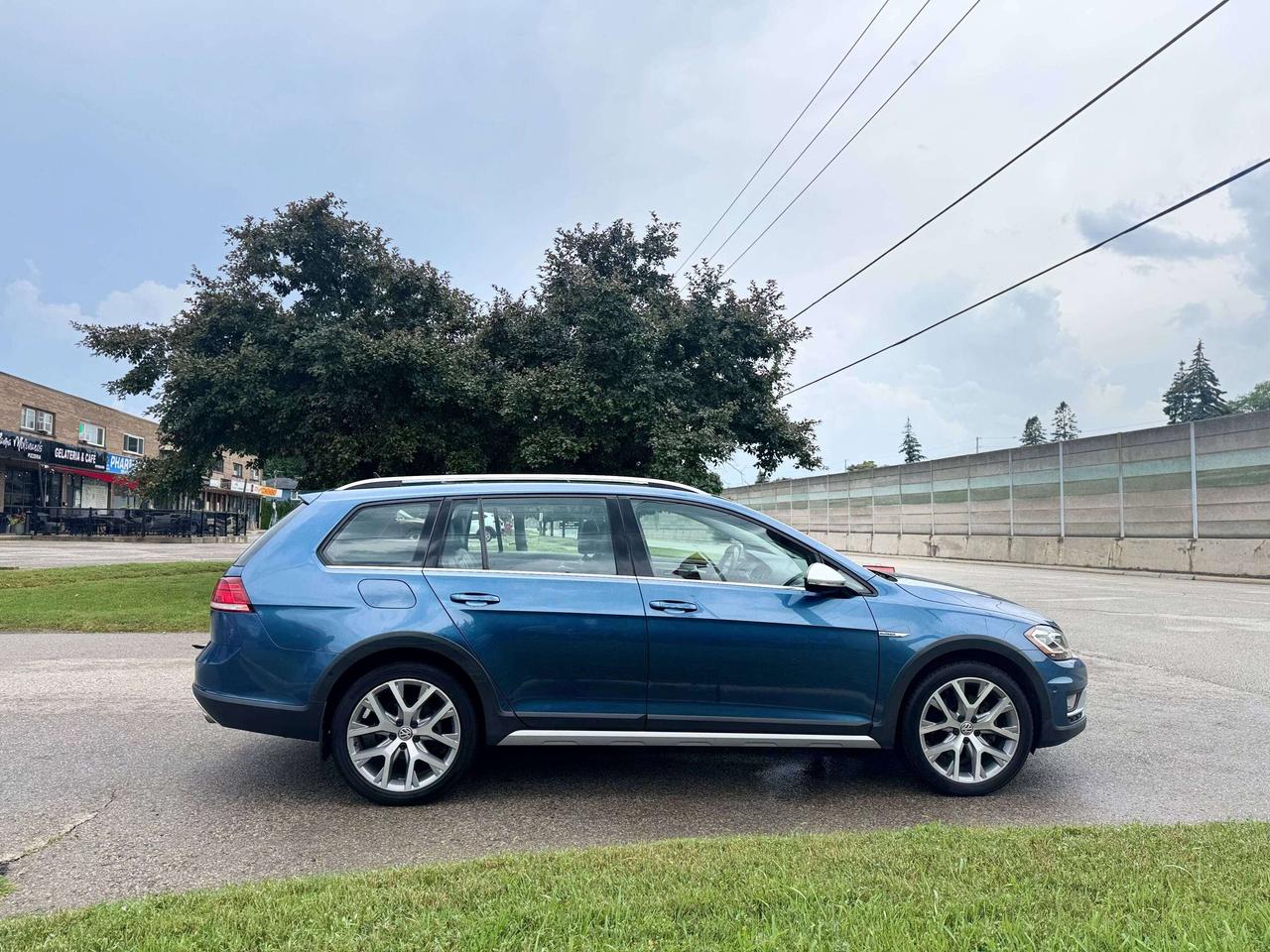 2018 Volkswagen Golf Alltrack   6 Speed Manual   LOW KMS Photo