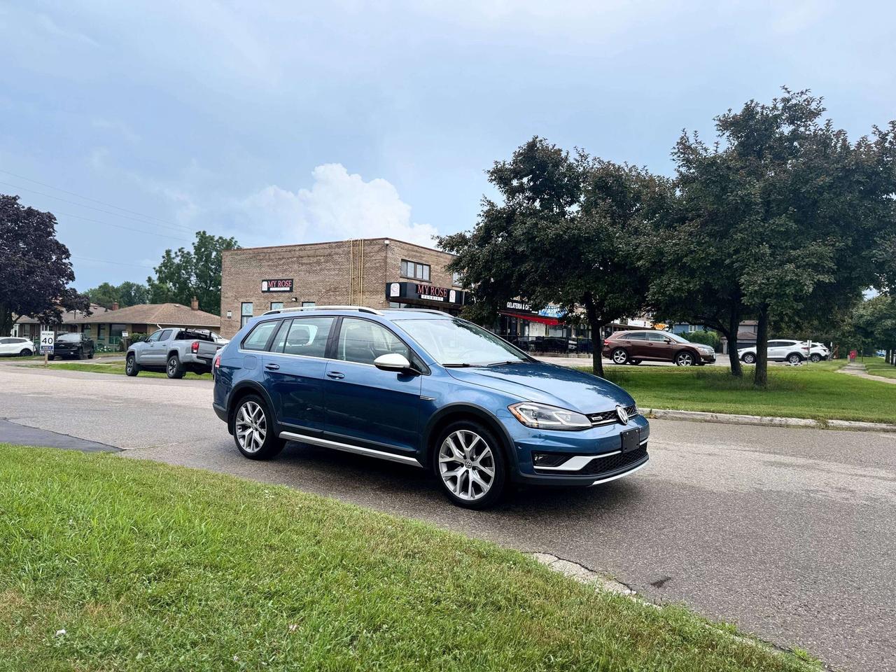 2018 Volkswagen Golf Alltrack   6 Speed Manual   LOW KMS Photo3