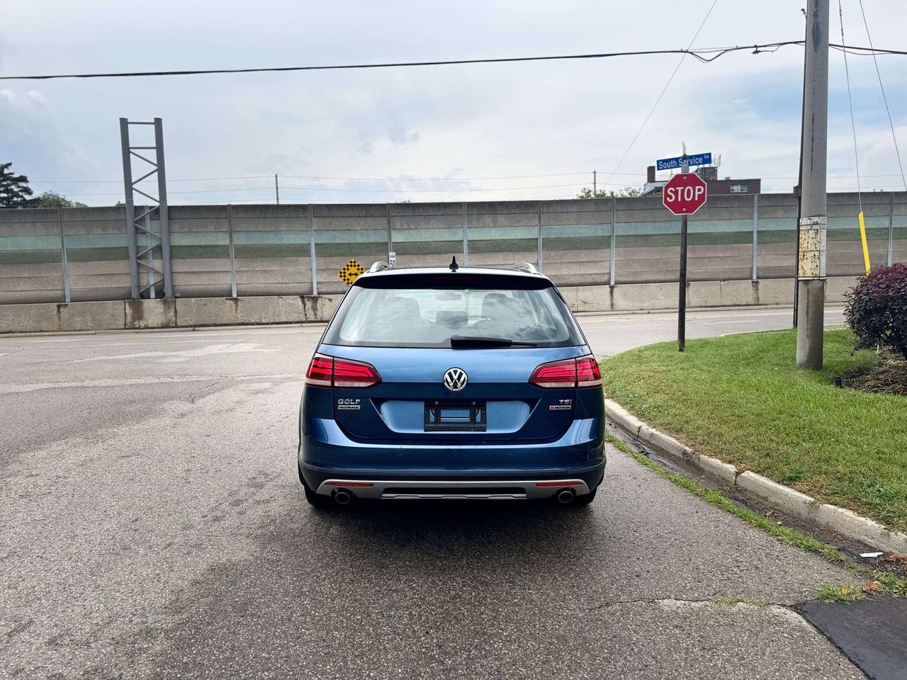 2018 Volkswagen Golf Alltrack   6 Speed Manual   LOW KMS Photo