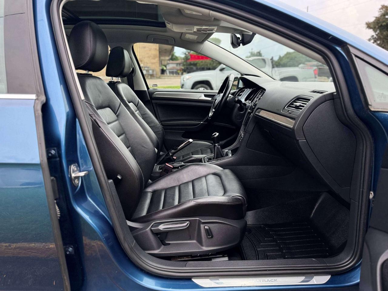 2018 Volkswagen Golf Alltrack   6 Speed Manual   LOW KMS Photo