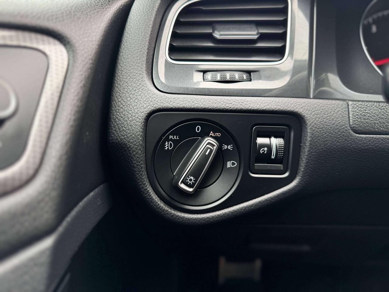 2018 Volkswagen Golf Alltrack   6 Speed Manual   LOW KMS Photo