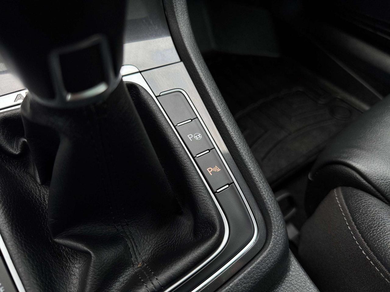 2018 Volkswagen Golf Alltrack   6 Speed Manual   LOW KMS Photo