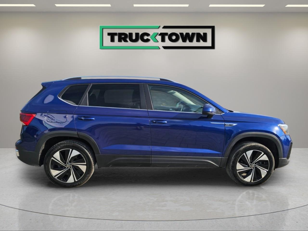 2024 Volkswagen Taos Comfortline 4dr All-Wheel Drive 4MOTION Photo3