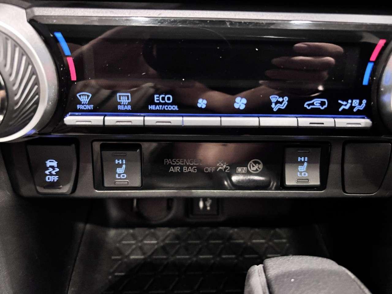 2019 Toyota RAV4 AWD Hybrid XLE Photo