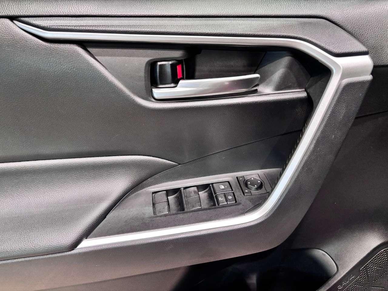 2019 Toyota RAV4 AWD Hybrid XLE Photo