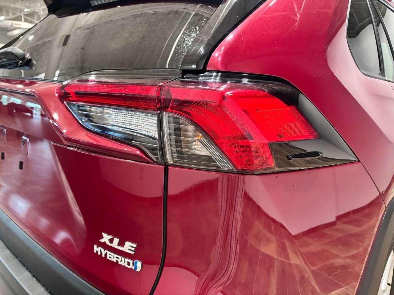2019 Toyota RAV4 AWD Hybrid XLE Photo