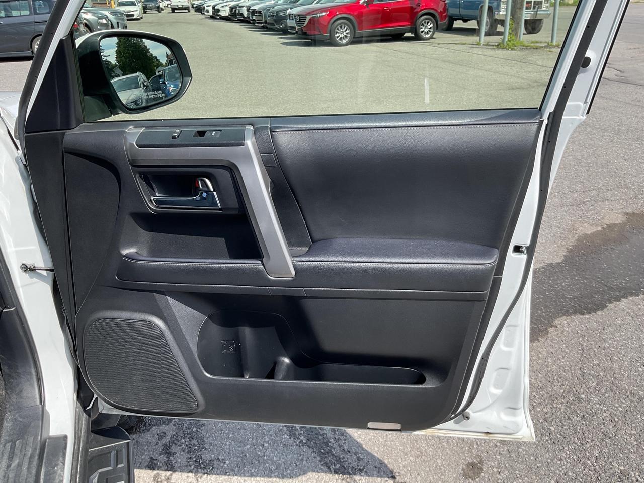 2024 Toyota 4Runner Base 4dr 4x4 Photo