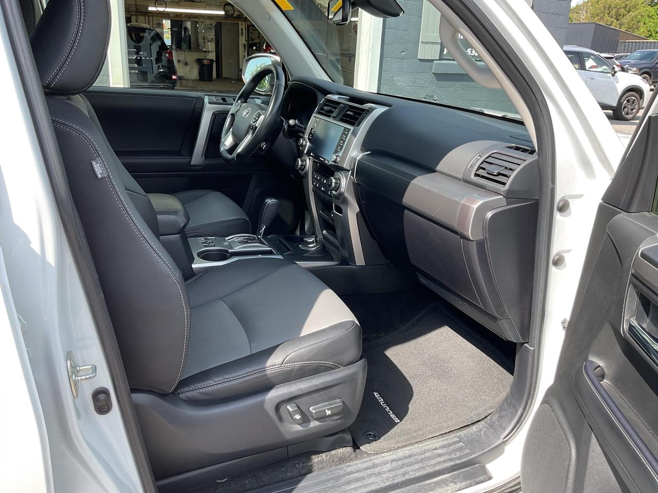 2024 Toyota 4Runner Base 4dr 4x4 Photo